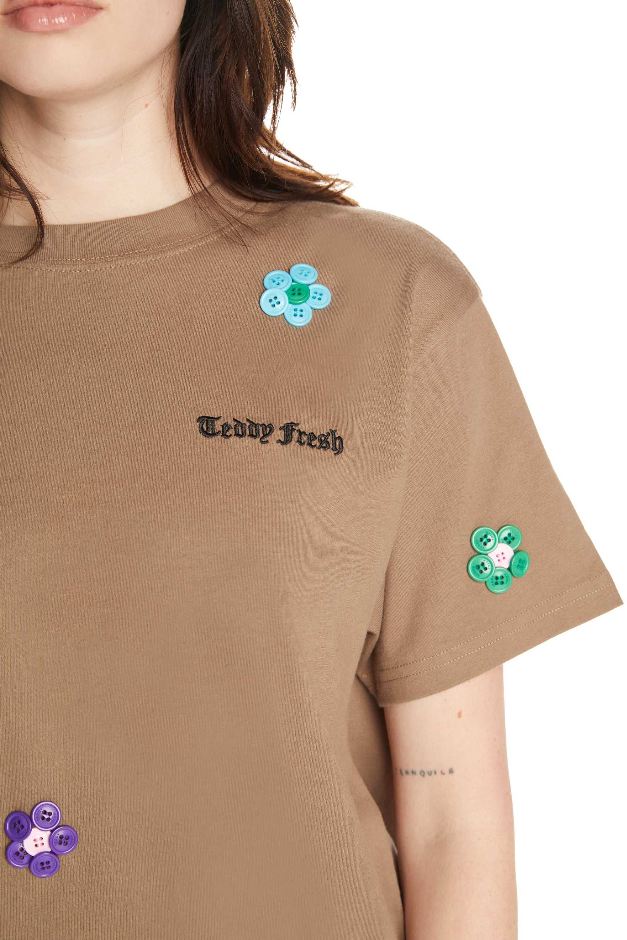 Black Teddy Fresh Button Flowers Tee | UESKIX395