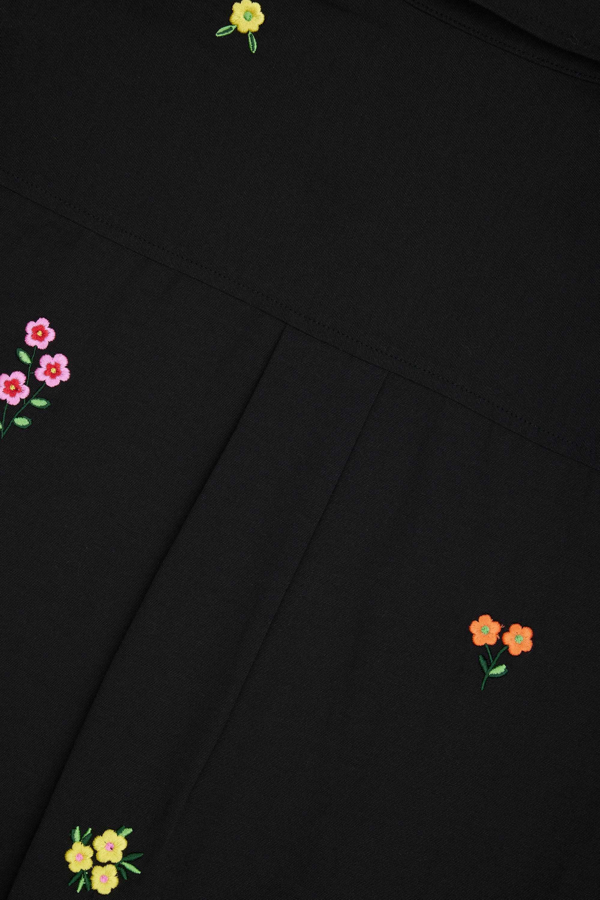 Black Teddy Fresh Flower Embroidery Shirt | UJPODI314