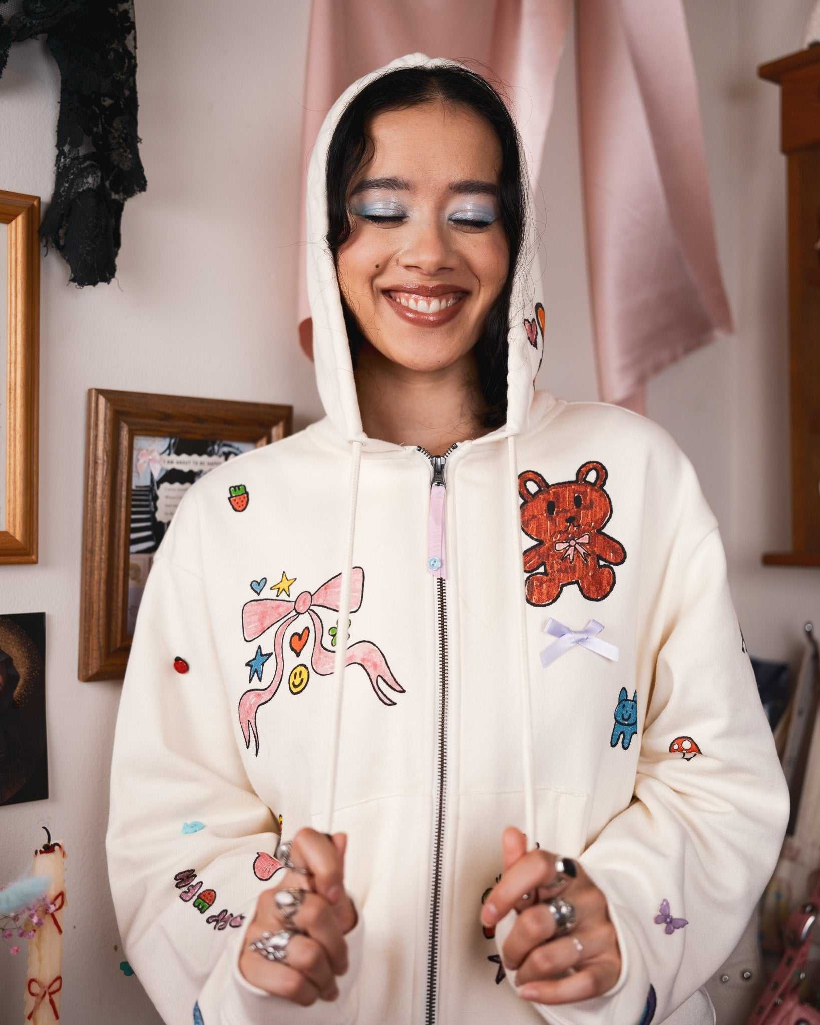 Off White Teddy Fresh TF x Blo_oberry Little Charms Hoodie | EKVQLX319